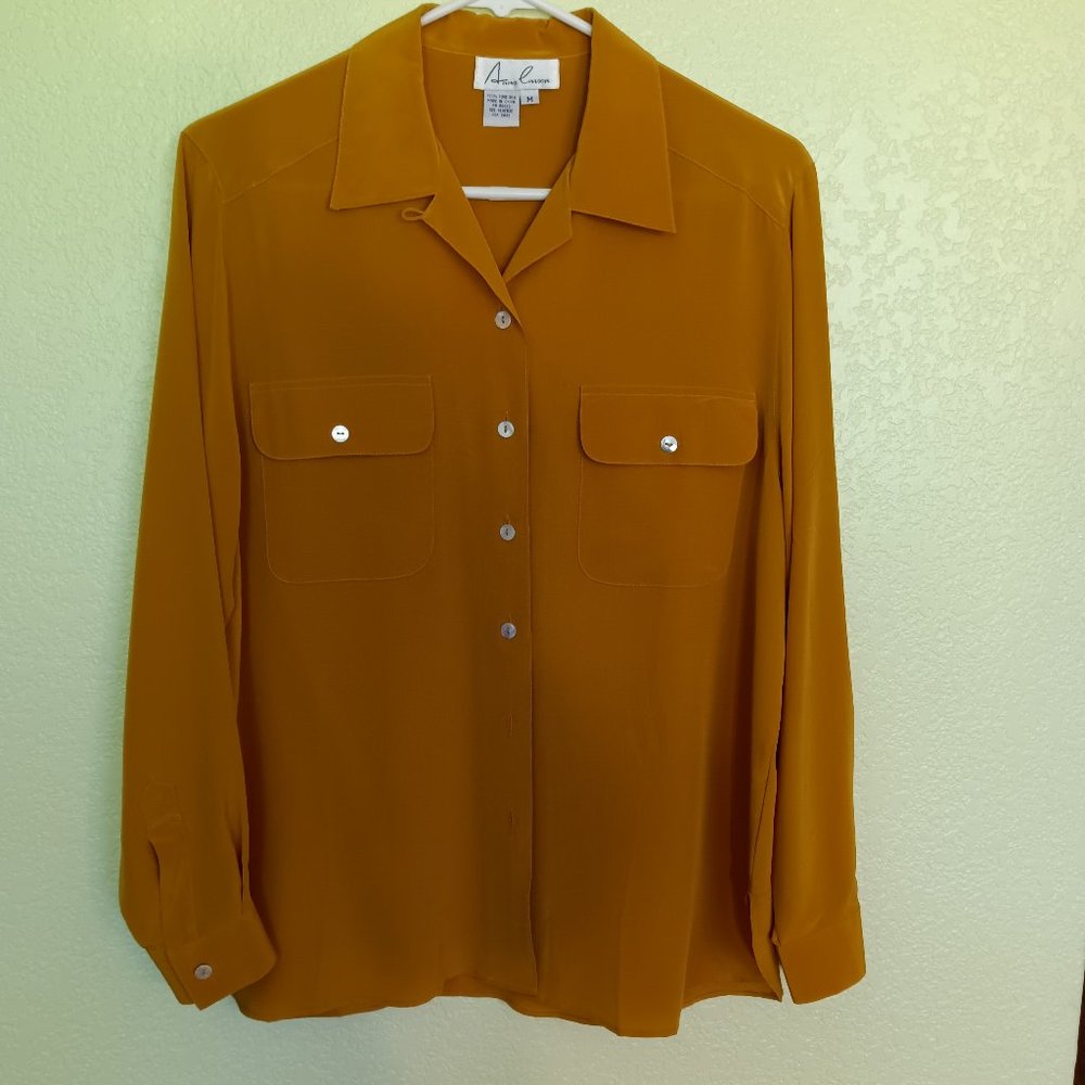 100% Pure Silk Blouse w/Long Sleeves - Size M.
